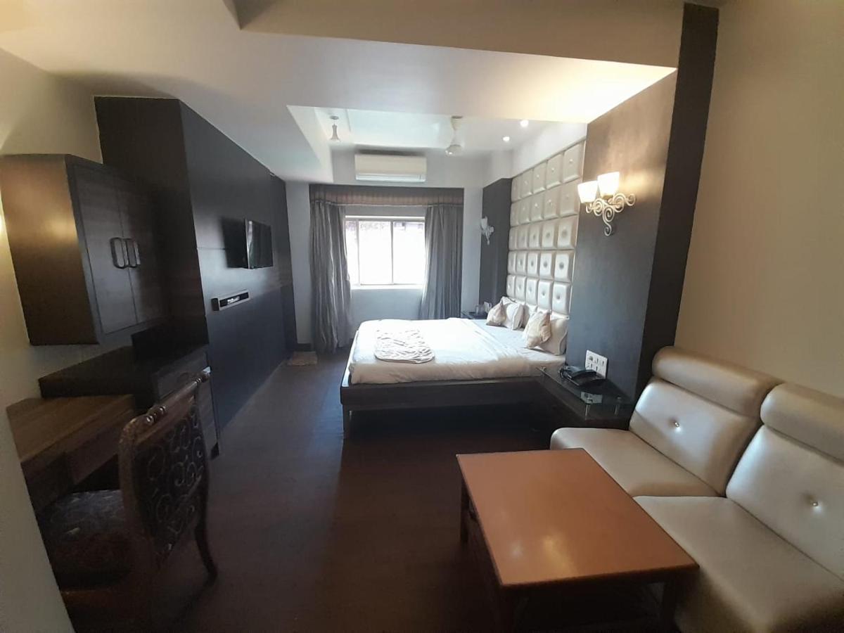 Hotel Mayur By Wb Inn Ulhāsnagar エクステリア 写真