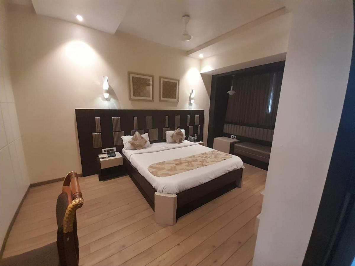 Hotel Mayur By Wb Inn Ulhāsnagar エクステリア 写真
